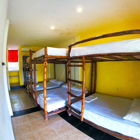 Kiwi Suites Hostel Montanita Bagian luar foto