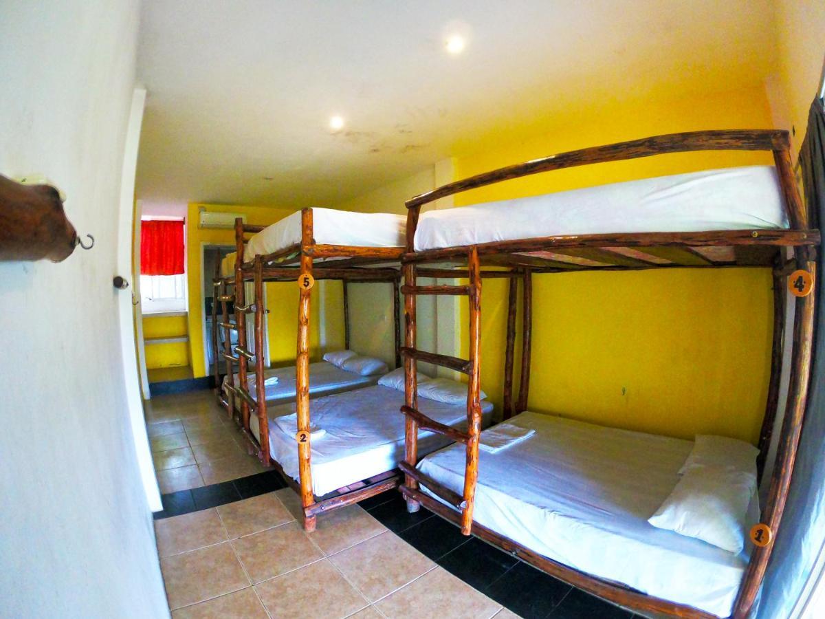 Kiwi Suites Hostel Montanita Bagian luar foto