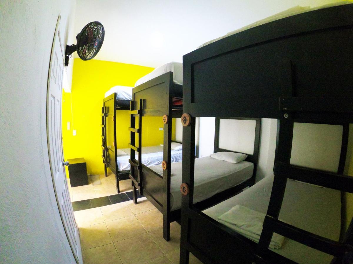 Kiwi Suites Hostel Montanita Bagian luar foto