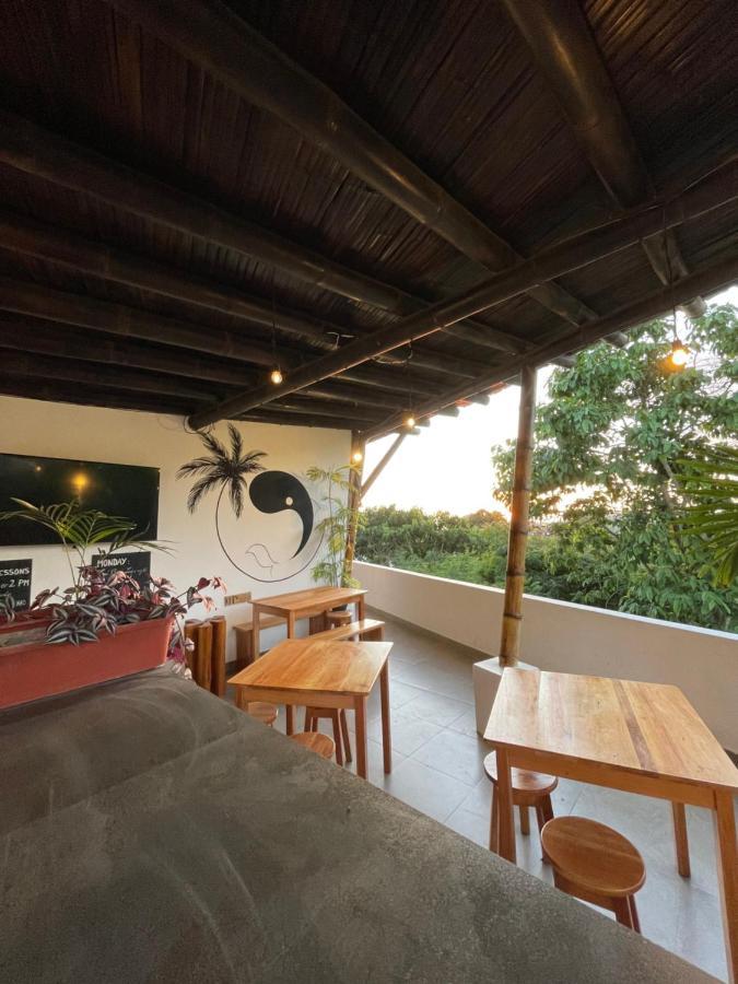 Kiwi Suites Hostel Montanita Bagian luar foto
